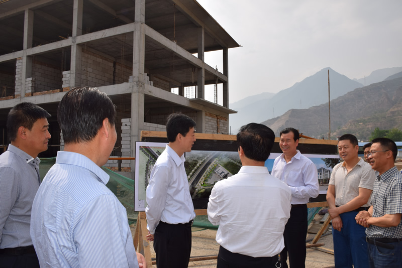 李東新調研市龍江公司項目建設工作