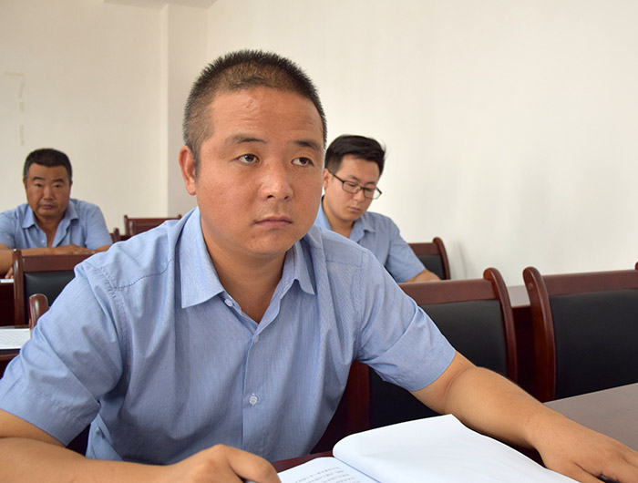 龍江公司召開“兩學一做”集體學習會議 專題學習黨章黨規