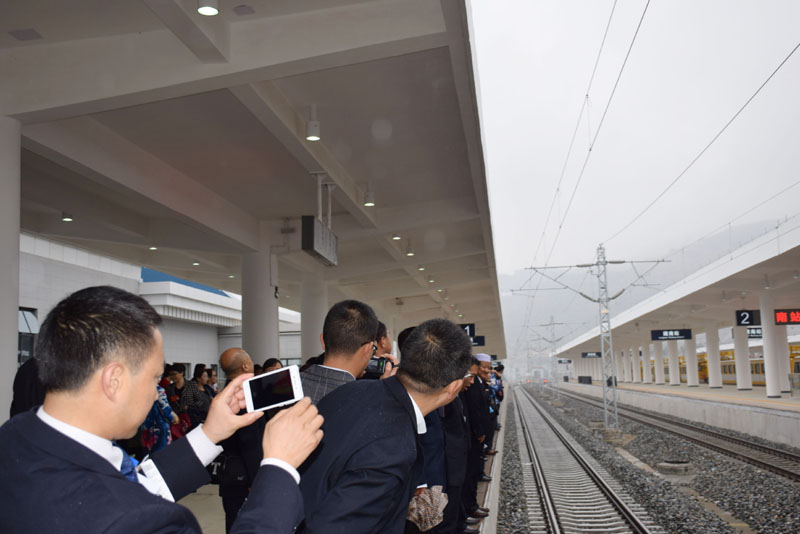 政協隴南市第四屆委員會第一次會議委員參觀階州廣場