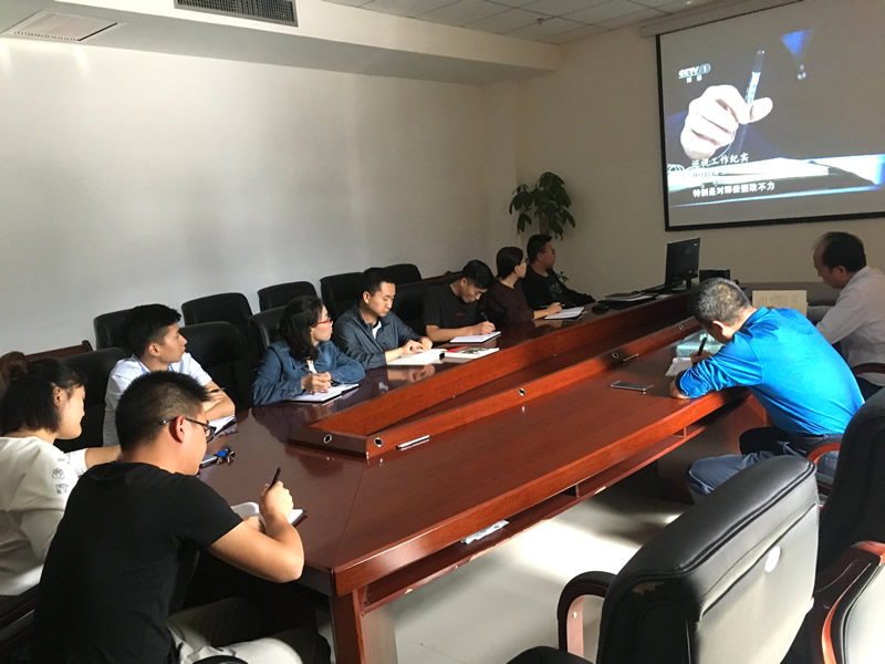 市龍江城鄉發展集團公司集體學習《習近平的七年知青歲月》并觀看《巡視利劍》專題片