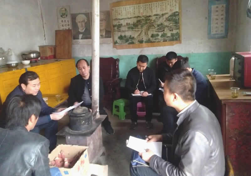 市龍江城鄉發展集團公司總經理李錄順一行赴文縣橋頭鎮安子坡村開展扶貧幫扶工作