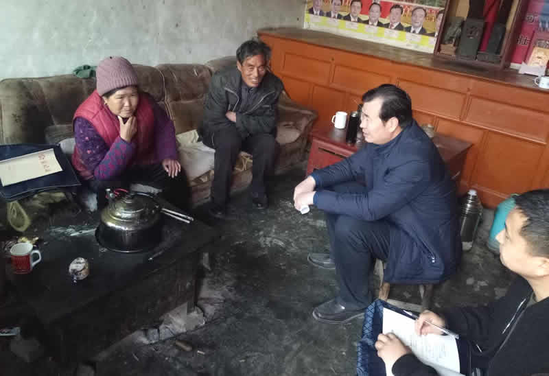 市龍江城鄉發展集團公司總經理李錄順一行赴文縣橋頭鎮安子坡村開展扶貧幫扶工作