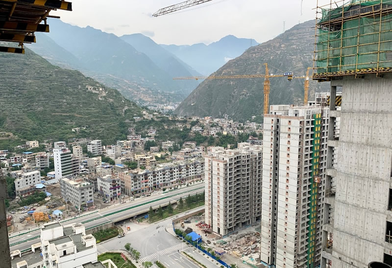 匠心傾注、喜封金頂——龍江?雙子座商住小區主體順利封頂