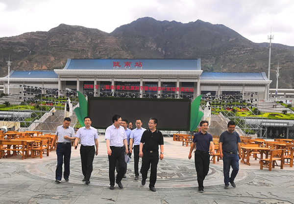 隴南市委常委、組織部部長楊郃調研指導市龍江城鄉發展集團公司黨建工作