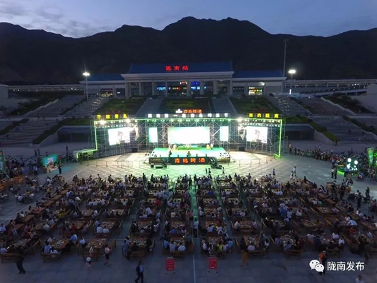 好嗨喲！隴南第一屆青島啤酒節開幕啦，為期8天