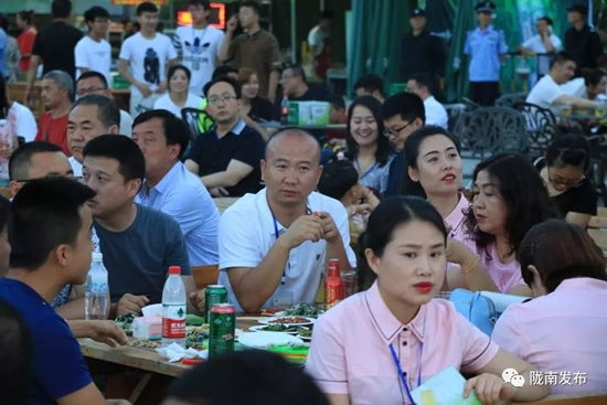 好嗨喲!隴南第一屆青島啤酒節開幕啦,為期8天