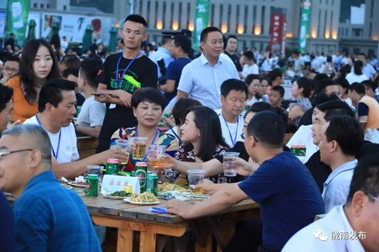 好嗨喲!隴南第一屆青島啤酒節開幕啦,為期8天