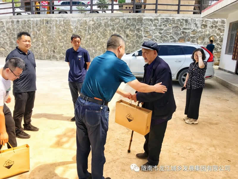 “感黨恩、憶黨史”，--市龍江城鄉發展集團公司開展慶祝建黨99周年主題黨日活動